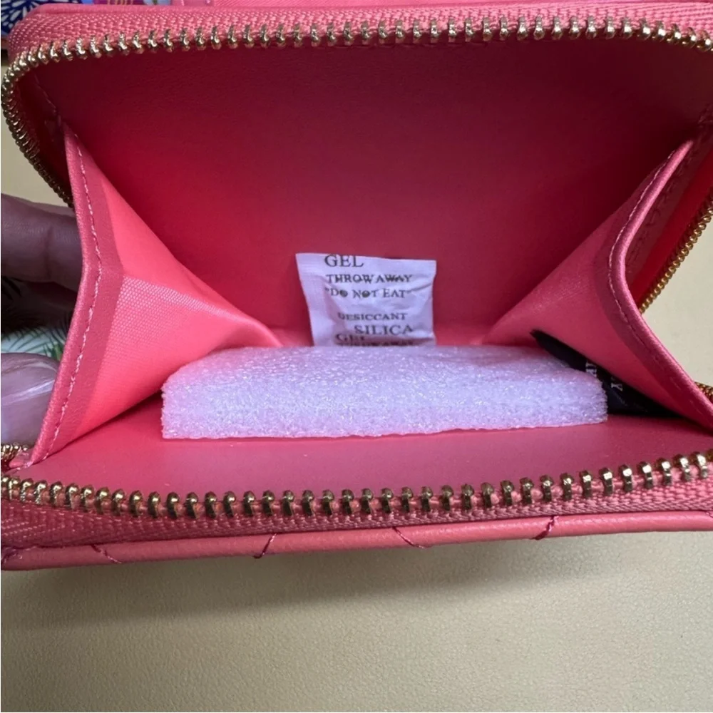 Badgley Mischka Coral Quilted
Women's Wallet NWT - Picture 6 of 10